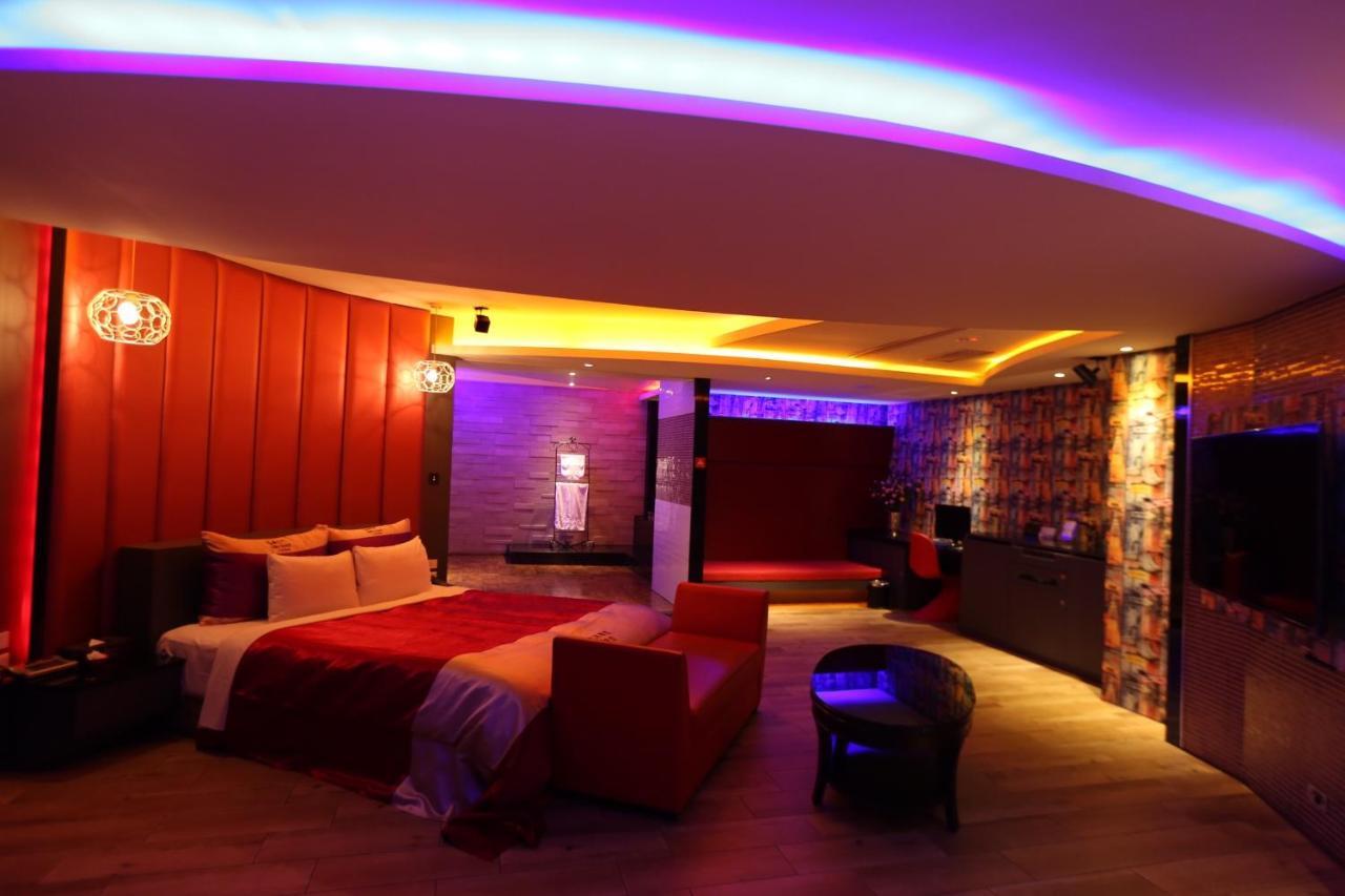 Yosemite Motel - Taiyuan Branch Тайчжун Экстерьер фото