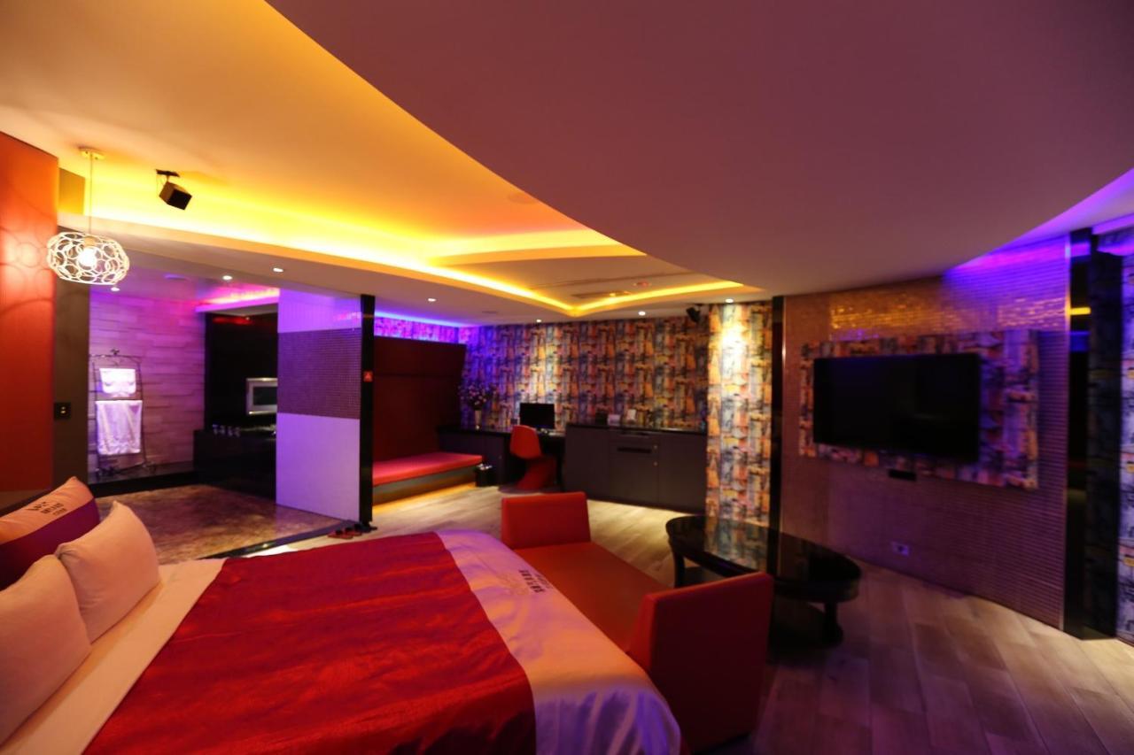 Yosemite Motel - Taiyuan Branch Тайчжун Экстерьер фото